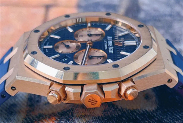 愛彼手表表蒙有劃痕處理方法匯總(圖) 愛彼手表表蒙有劃痕處理方法匯總(圖)